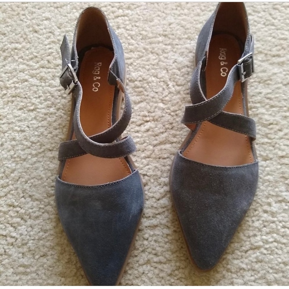 Cute Almond Toe Flats with Buckle Adornment
